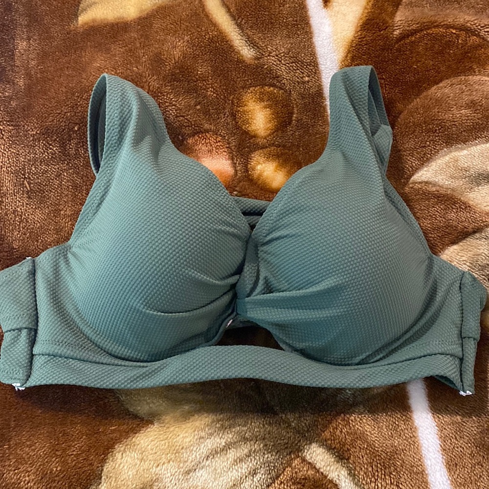 Shade & Shore Bathing Suit Top Size 36c